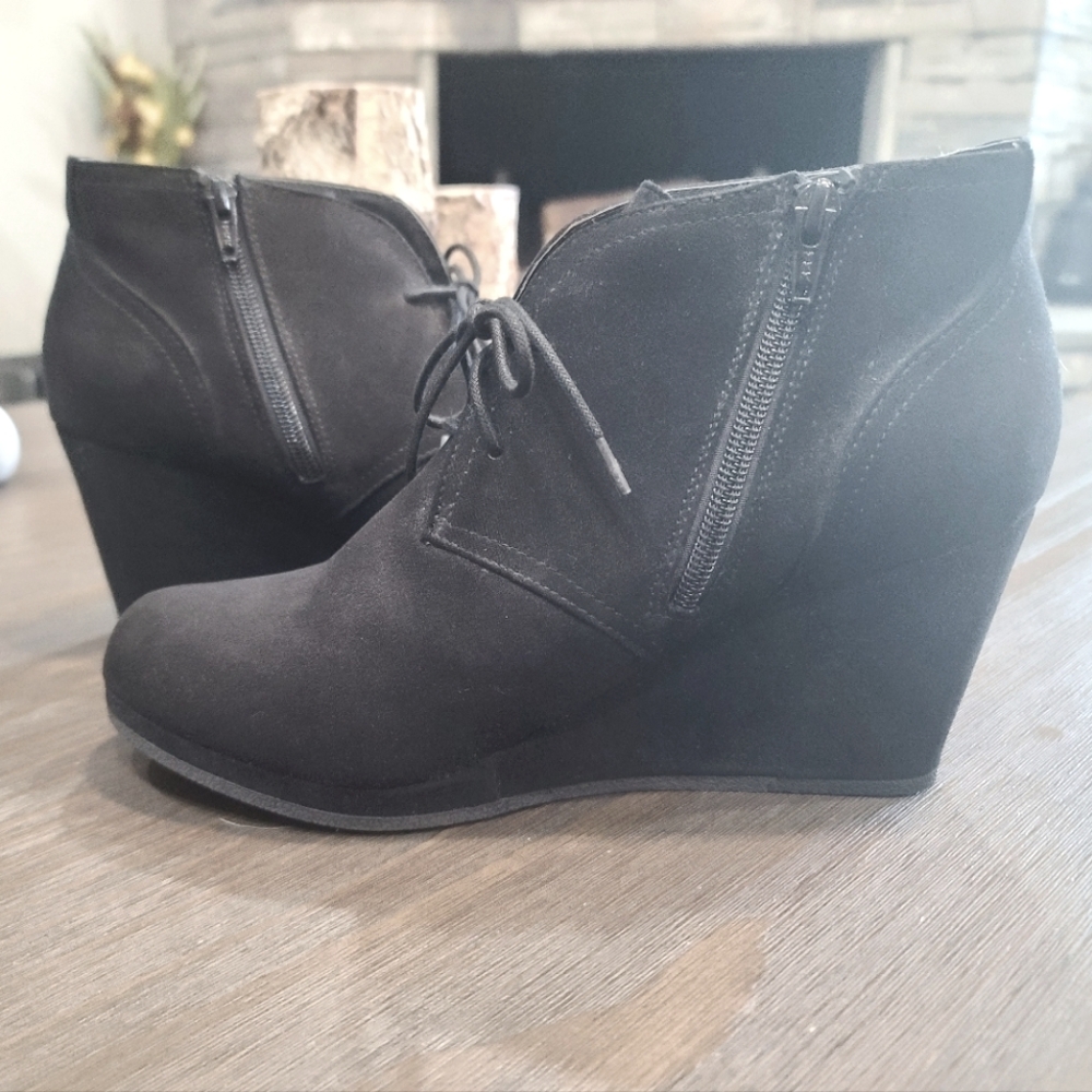 Women's Bessie Microsuede Wedge Fashion Boot Black 10 NWOT